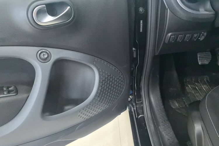 Used smart fortwo 2019 0.9T 66kW Hardtop Wind Power Edition China VI Interior 4