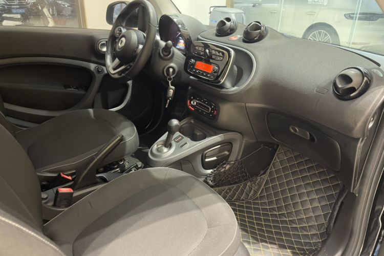 Used smart fortwo 2019 0.9T 66kW Hardtop Wind Power Edition China VI Interior 4