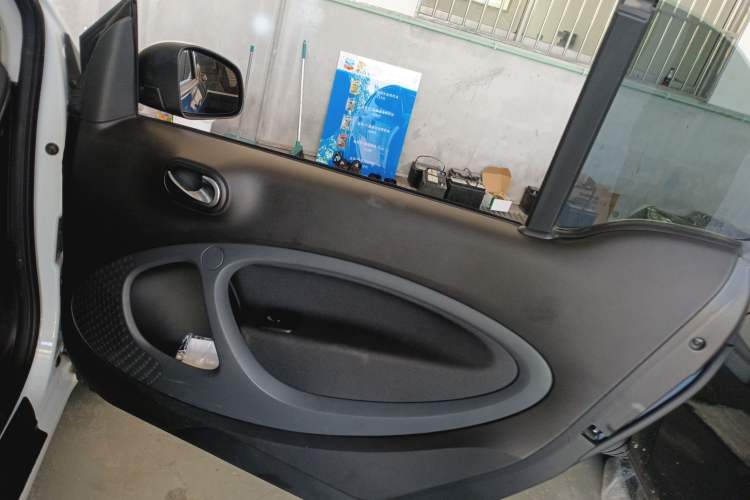 Used smart fortwo 2019 0.9T 66kW Hardtop Wind Power Edition China VI Interior 4