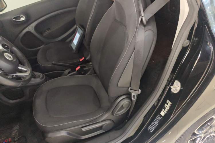 Used smart fortwo 2019 0.9T 66kW Hardtop Wind Power Edition China VI Interior 4