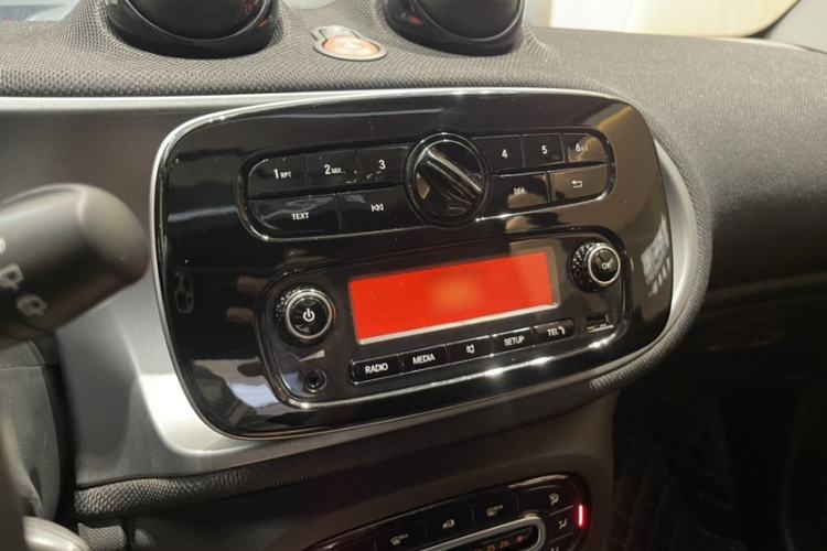 Used smart fortwo 2019 0.9T 66kW Hardtop Wind Power Edition China VI Interior 5