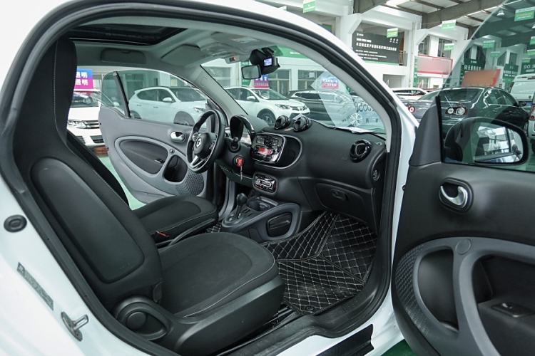 Used smart fortwo 2019 0.9T 66kW Hardtop Wind Power Edition China VI Interior 7