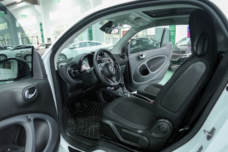 Used smart fortwo 2019 0.9T 66kW Hardtop Wind Power Edition China VI Interior 8