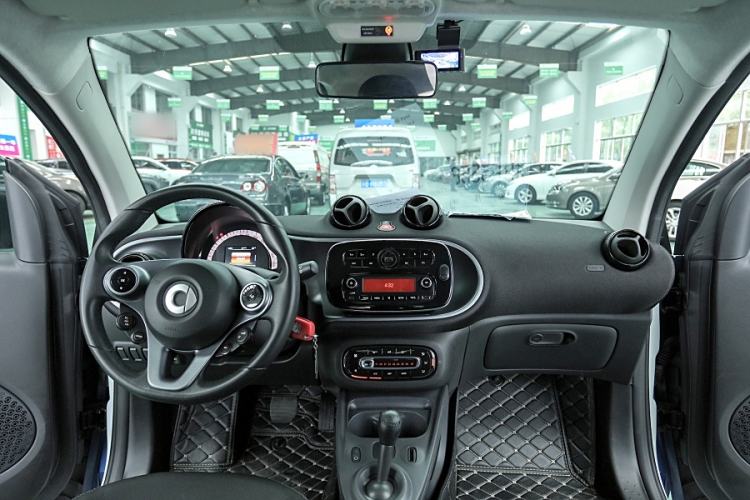 Used smart fortwo 2019 0.9T 66kW Hardtop Wind Power Edition China VI Interior 9