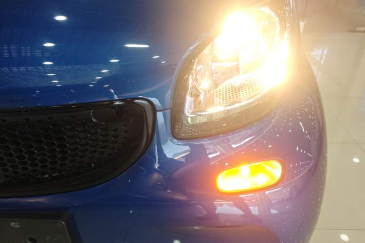 Used smart fortwo 2019 0.9T 66kW Hardtop Wind Power Edition China VI Left Front Headlight