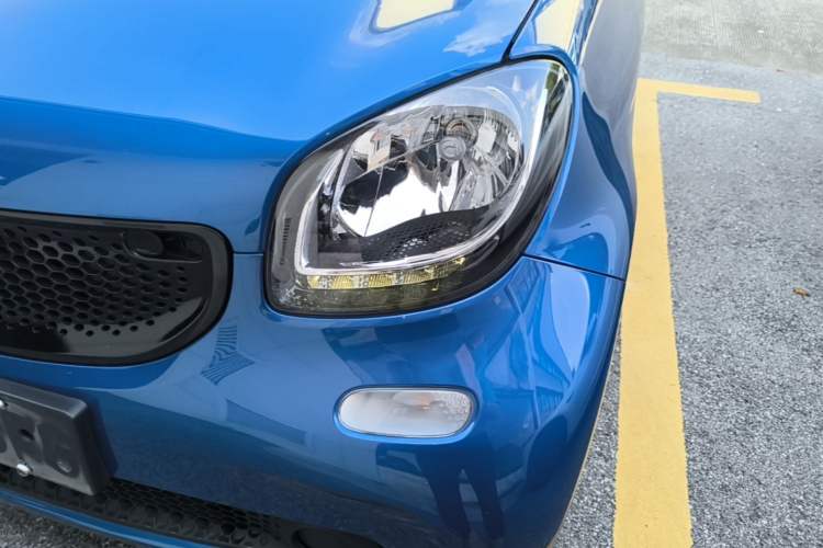Used smart fortwo 2019 0.9T 66kW Hardtop Engine Version China VI Emission Standard Left Front Headlight