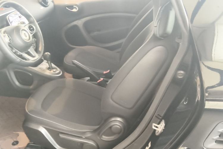 Used smart fortwo 2019 0.9T 66kW Hardtop Wind Power Edition China VI Left Front Seat