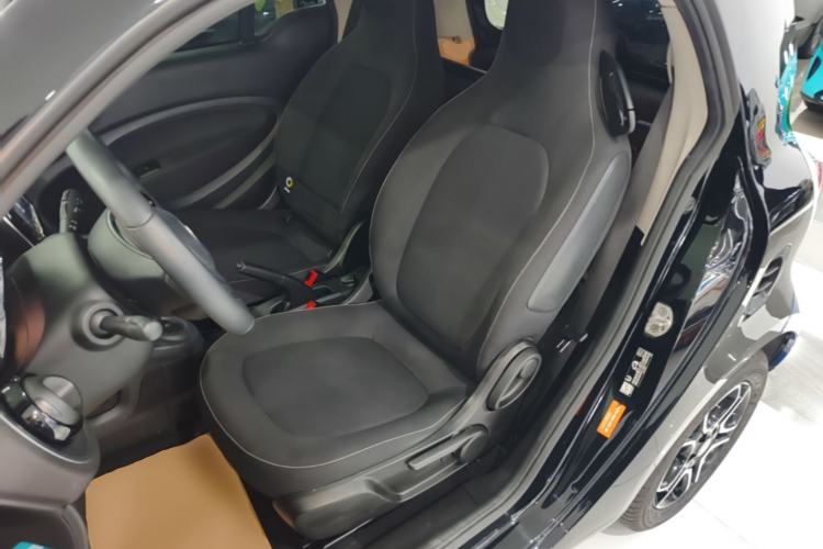 Used smart fortwo 2019 0.9T 66kW Hardtop Wind Power Edition China VI Left Front Seat