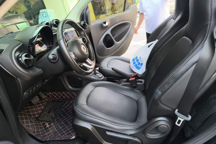 Used smart fortwo 2019 0.9T 66kW Hardtop Engine Version China VI Emission Standard Left Front Seat