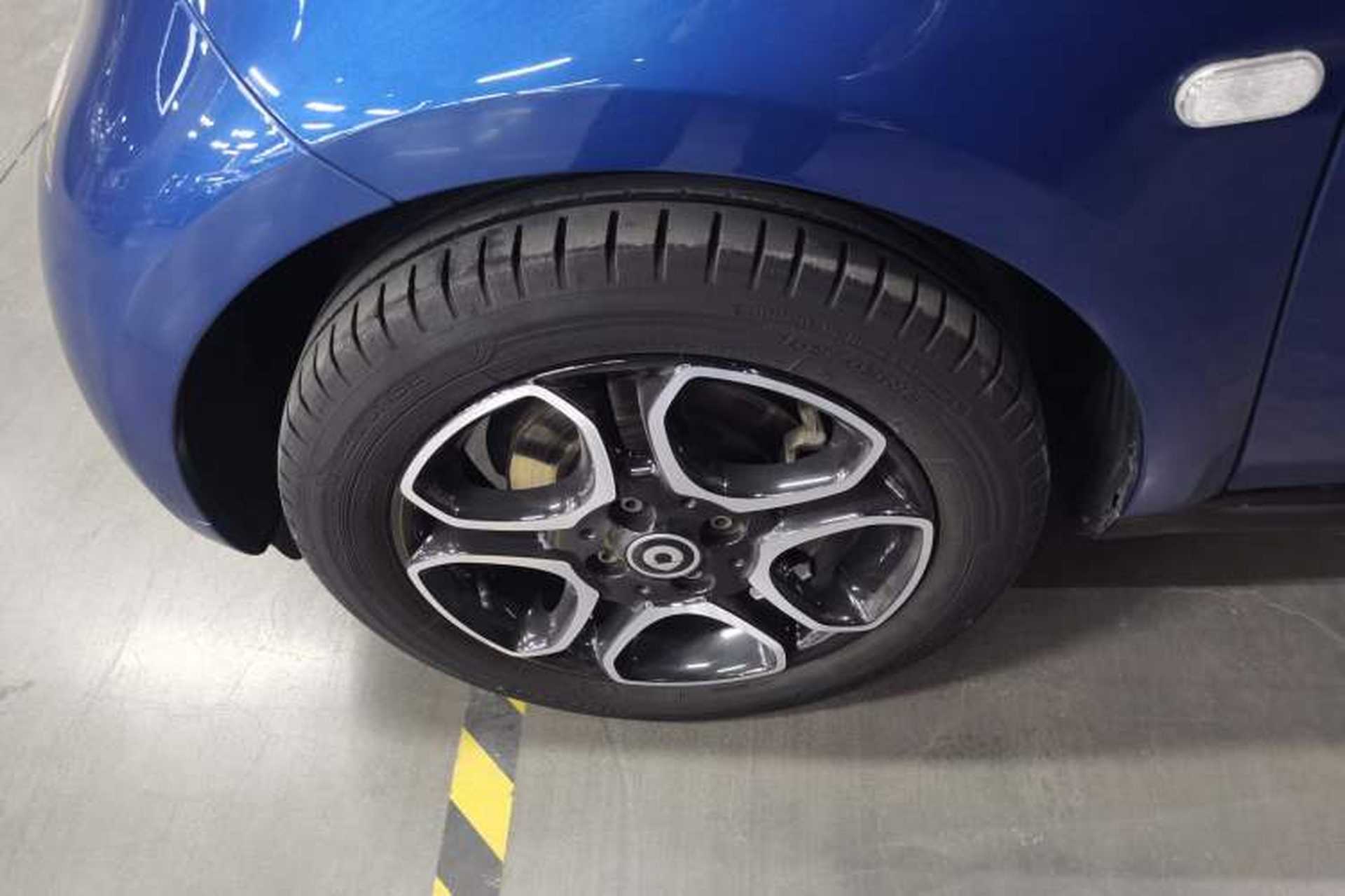 Used smart fortwo 2019 0.9T 66kW Hardtop Wind Power Edition China VI Left Front Wheel Hub