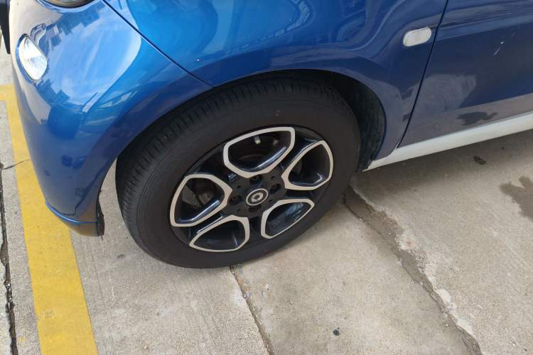 Used smart fortwo 2019 0.9T 66kW Hardtop Wind Power Edition China VI Left Front Wheel Hub