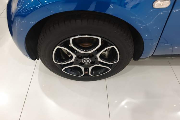 Used smart fortwo 2019 0.9T 66kW Hardtop Wind Power Edition China VI Left Front Wheel Hub