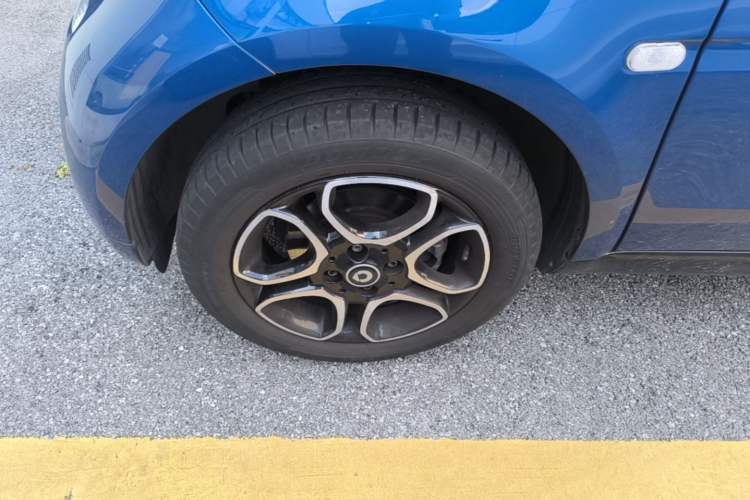 Used smart fortwo 2019 0.9T 66kW Hardtop Engine Version China VI Emission Standard Left Front Wheel Hub