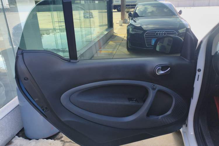 Used smart fortwo 2019 0.9T 66kW Hardtop Wind Power Edition China VI Left Rear Door Interior