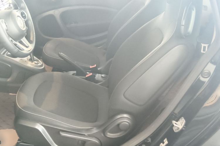 Used smart fortwo 2019 0.9T 66kW Hardtop Wind Power Edition China VI Left Rear Seat