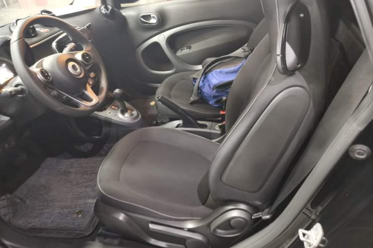 Used smart fortwo 2019 0.9T 66kW Hardtop Wind Power Edition China VI Left Rear Seat