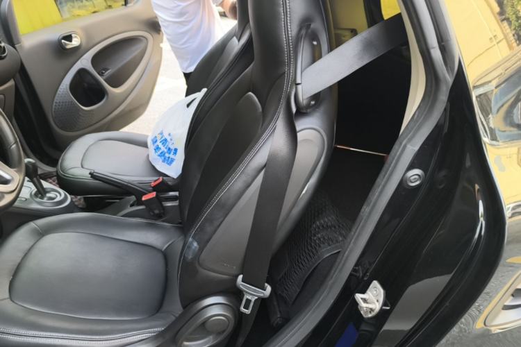 Used smart fortwo 2019 0.9T 66kW Hardtop Engine Version China VI Emission Standard Left Rear Seat