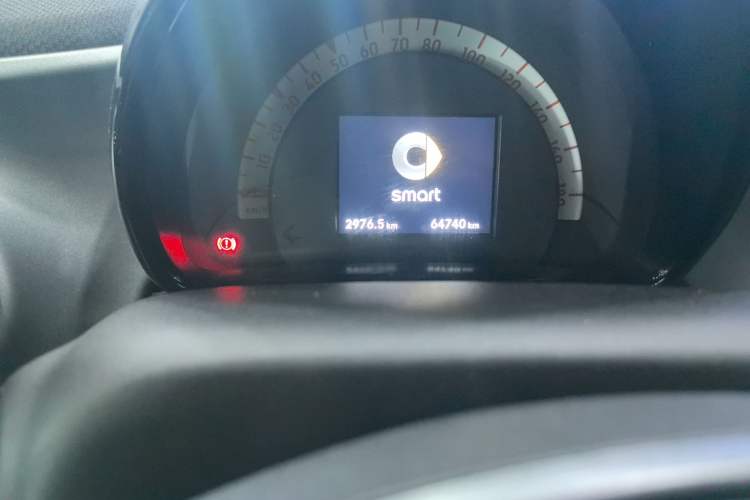 Used smart fortwo 2019 0.9T 66kW Hardtop Wind Power Edition China VI Odometer Close Up