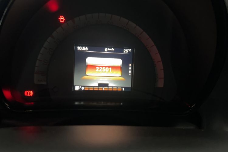 Used smart fortwo 2019 0.9T 66kW Hardtop Wind Power Edition China VI Odometer Close Up