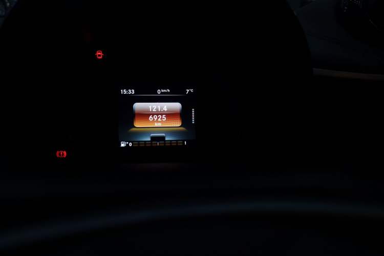 Used smart fortwo 2019 0.9T 66kW Hardtop Engine Version China VI Emission Standard Odometer Close Up