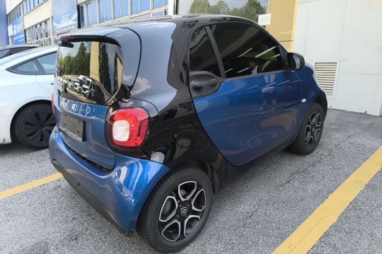 Used smart fortwo 2019 0.9T 66kW Hardtop Engine Version China VI Emission Standard Rear Right 45 Deg