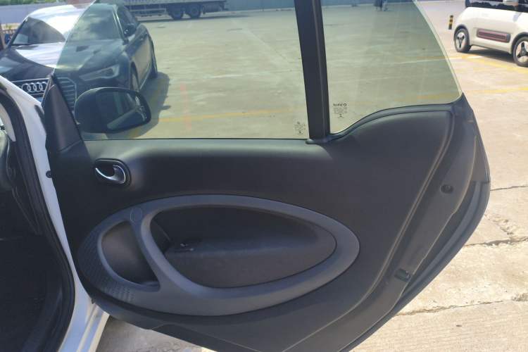 Used smart fortwo 2019 0.9T 66kW Hardtop Wind Power Edition China VI Right Front Door Interior