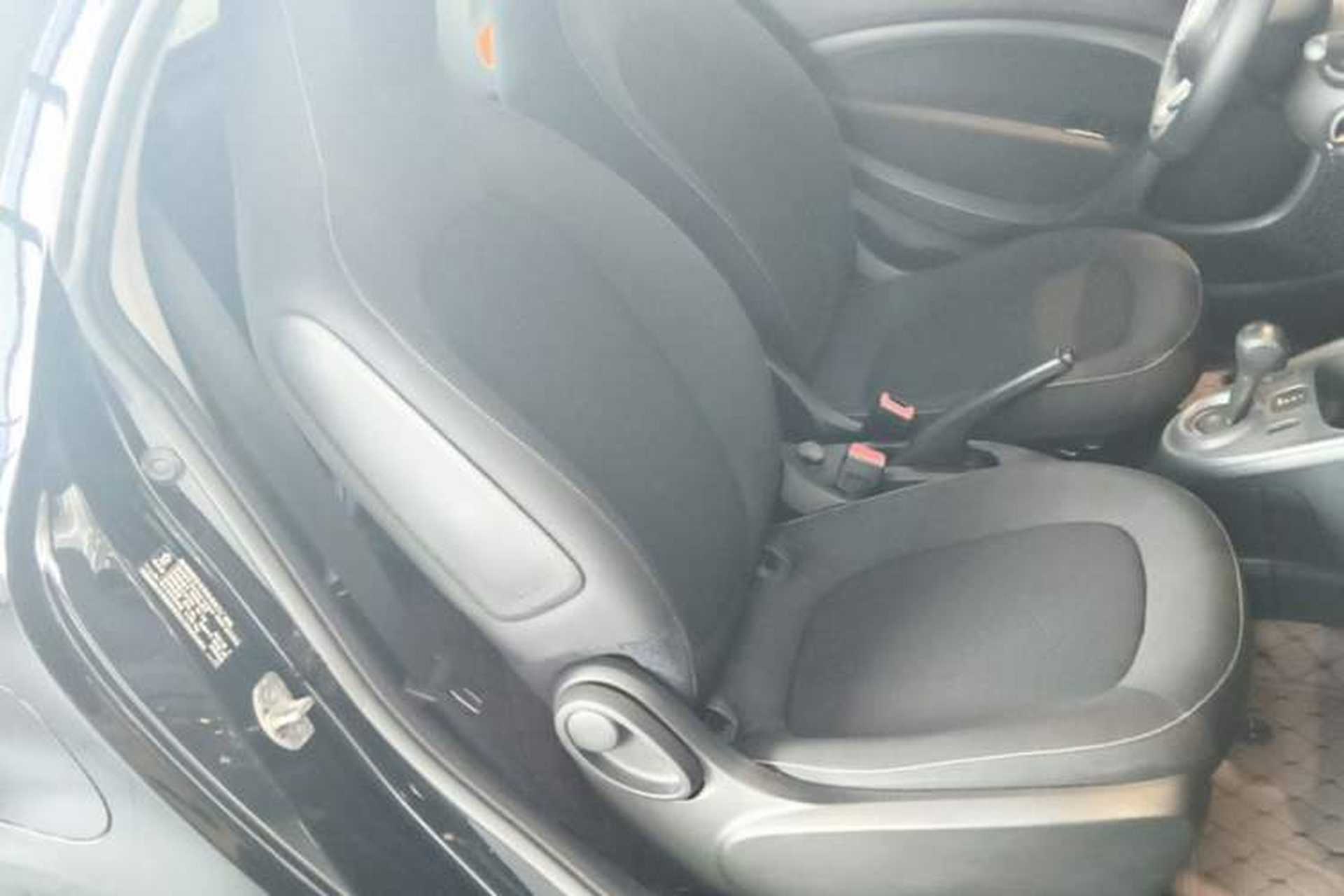 Used smart fortwo 2019 0.9T 66kW Hardtop Wind Power Edition China VI Right Front Seat