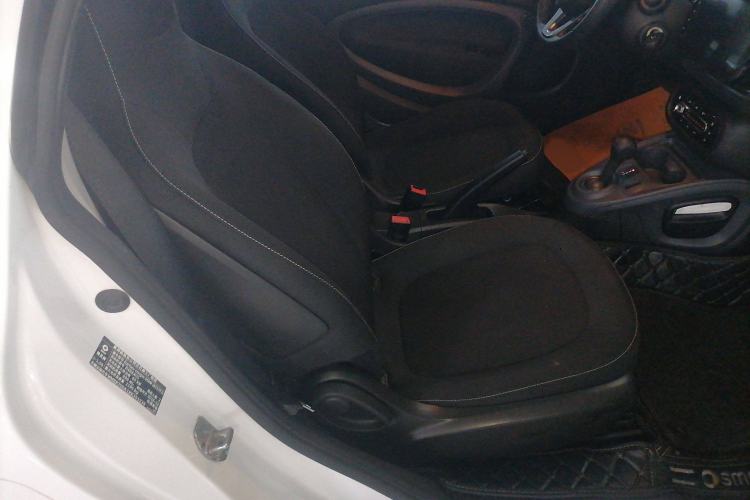 Used smart fortwo 2019 0.9T 66kW Hardtop Wind Power Edition China VI Right Front Seat