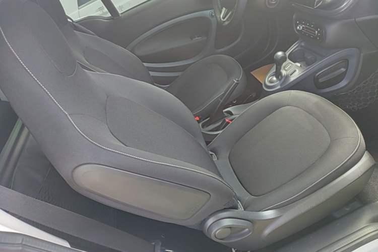 Used smart fortwo 2019 0.9T 66kW Hardtop Wind Power Edition China VI Right Front Seat