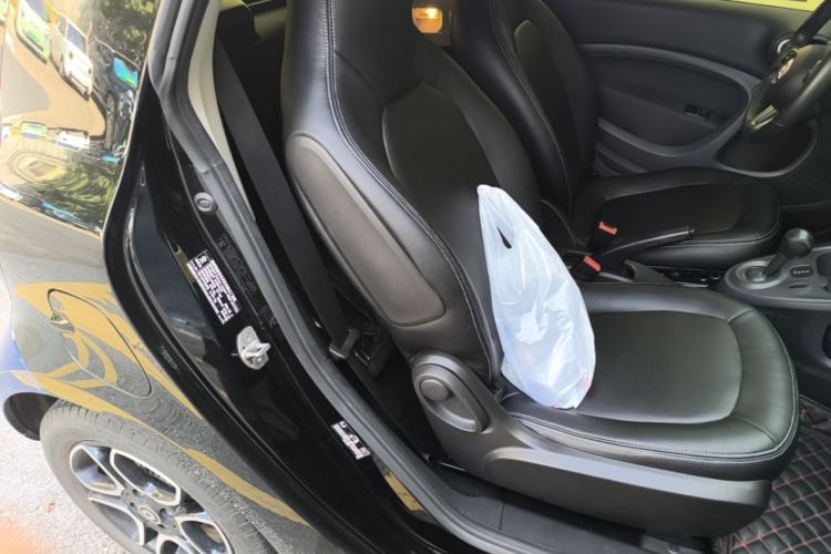 Used smart fortwo 2019 0.9T 66kW Hardtop Engine Version China VI Emission Standard Right Front Seat