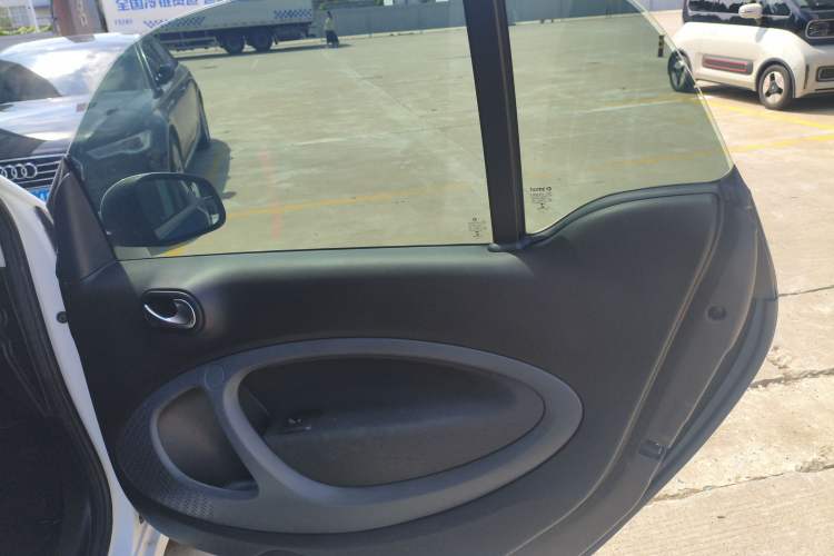Used smart fortwo 2019 0.9T 66kW Hardtop Wind Power Edition China VI Right Rear Door Interior