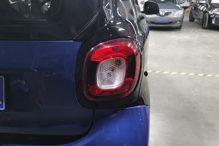Used smart fortwo 2019 0.9T 66kW Hardtop Wind Power Edition China VI Right Rear Taillight