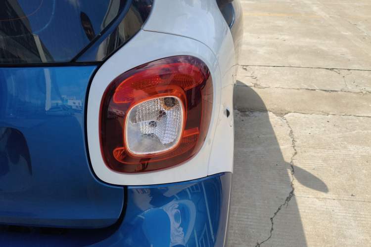 Used smart fortwo 2019 0.9T 66kW Hardtop Wind Power Edition China VI Right Rear Taillight