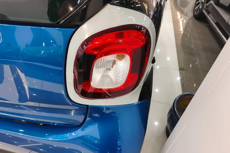Used smart fortwo 2019 0.9T 66kW Hardtop Wind Power Edition China VI Right Rear Taillight
