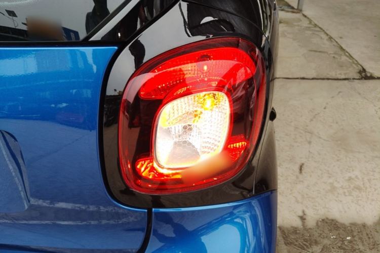 Used smart fortwo 2019 0.9T 66kW Hardtop Wind Power Edition China VI Right Rear Taillight