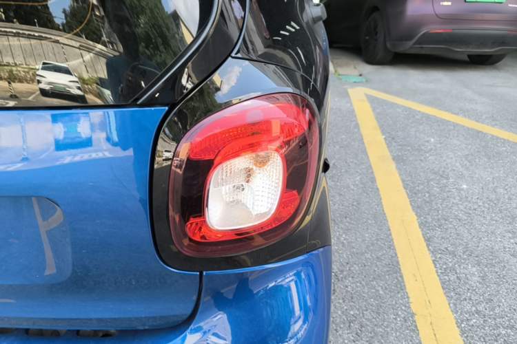 Used smart fortwo 2019 0.9T 66kW Hardtop Engine Version China VI Emission Standard Right Rear Taillight
