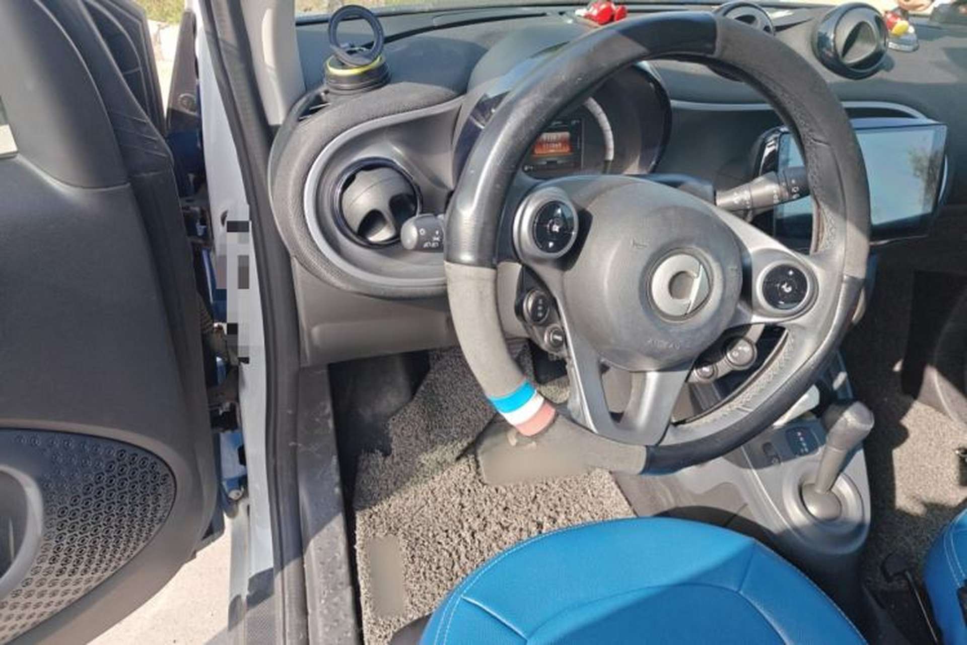 Used smart fortwo 2019 0.9T 66kW Hardtop Wind Power Edition China VI Steering Wheel