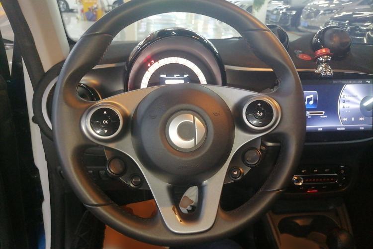 Used smart fortwo 2019 0.9T 66kW Hardtop Wind Power Edition China VI Steering Wheel