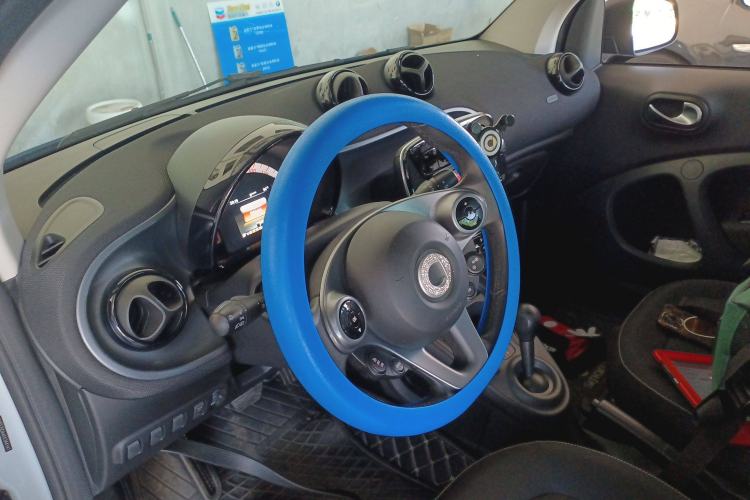 Used smart fortwo 2019 0.9T 66kW Hardtop Wind Power Edition China VI Steering Wheel