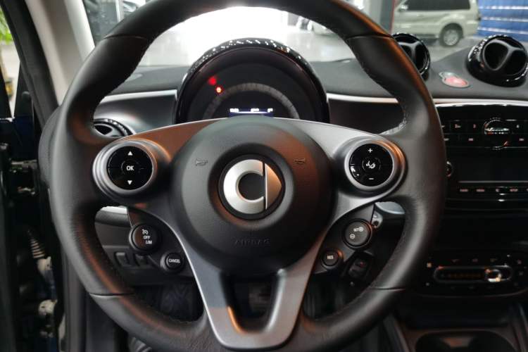 Used smart fortwo 2019 0.9T 66kW Hardtop Wind Power Edition China VI Steering Wheel