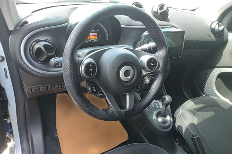 Used smart fortwo 2019 0.9T 66kW Hardtop Wind Power Edition China VI Steering Wheel