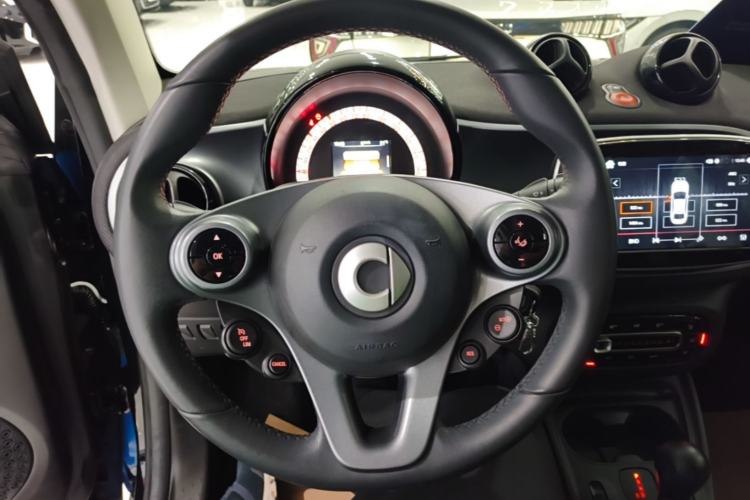 Used smart fortwo 2019 0.9T 66kW Hardtop Wind Power Edition China VI Steering Wheel