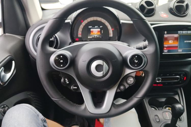 Used smart fortwo 2019 0.9T 66kW Hardtop Wind Power Edition China VI Steering Wheel
