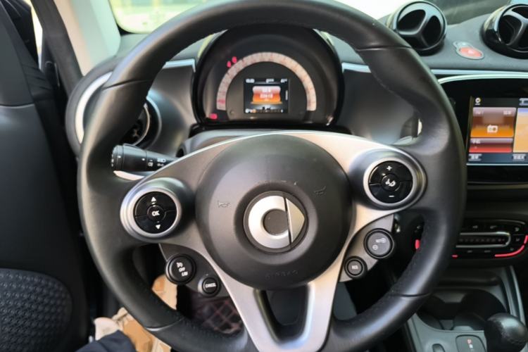 Used smart fortwo 2019 0.9T 66kW Hardtop Engine Version China VI Emission Standard Steering Wheel