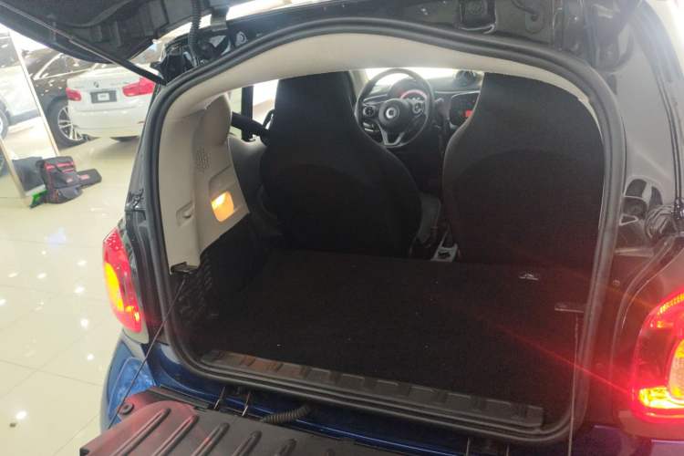 Used smart fortwo 2019 0.9T 66kW Hardtop Wind Power Edition China VI Trunk
