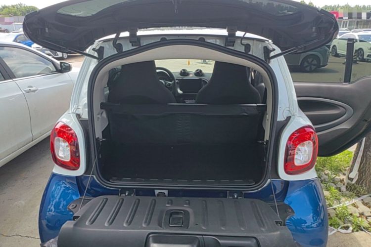Used smart fortwo 2019 0.9T 66kW Hardtop Wind Power Edition China VI Trunk