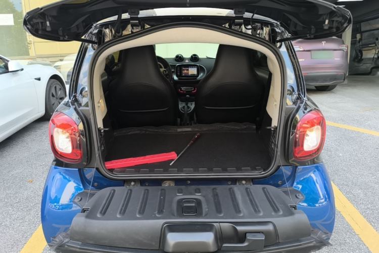 Used smart fortwo 2019 0.9T 66kW Hardtop Engine Version China VI Emission Standard Trunk
