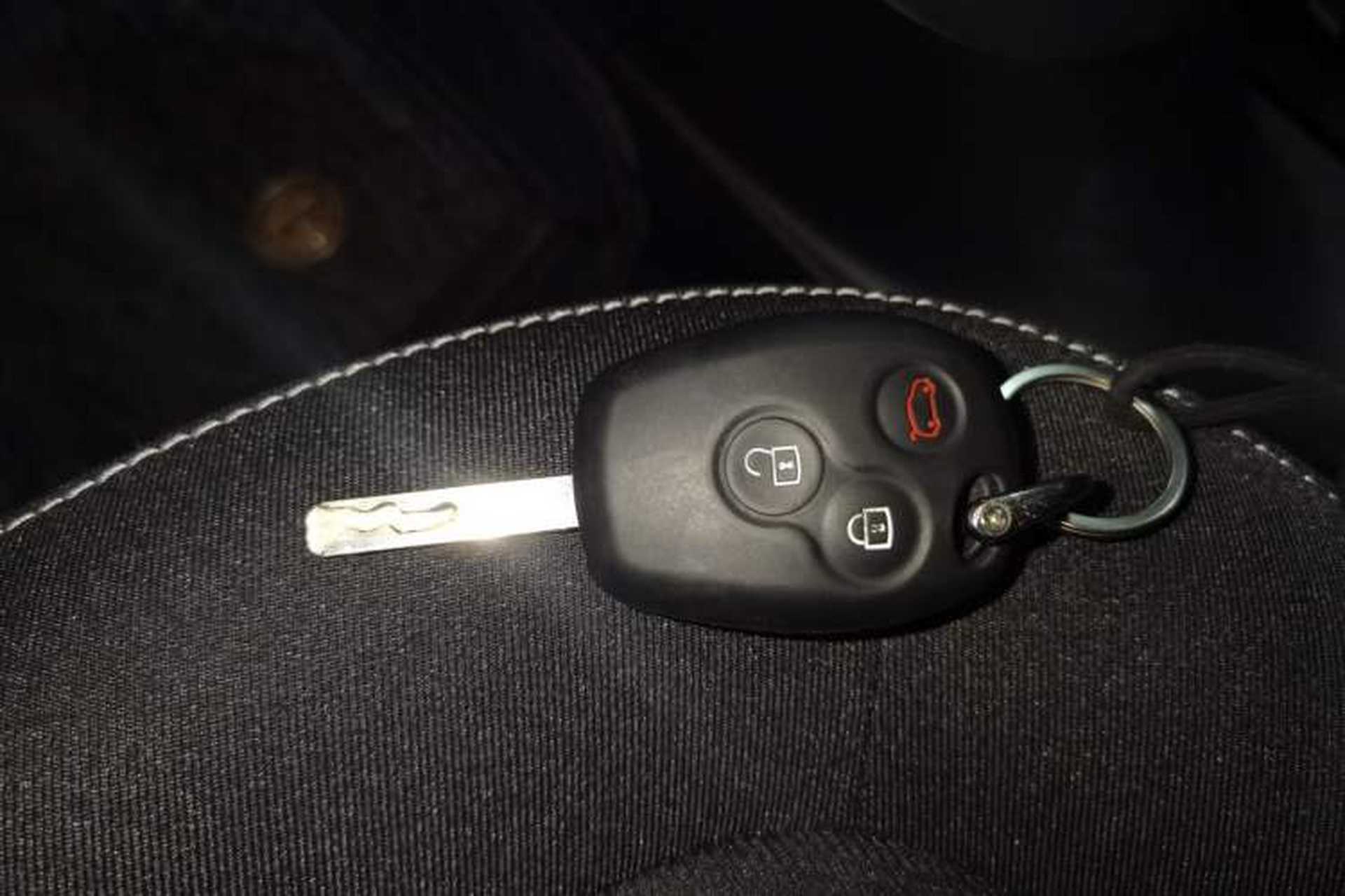 Used smart fortwo 2019 0.9T 66kW Hardtop Wind Power Edition China VI Vehicle Key