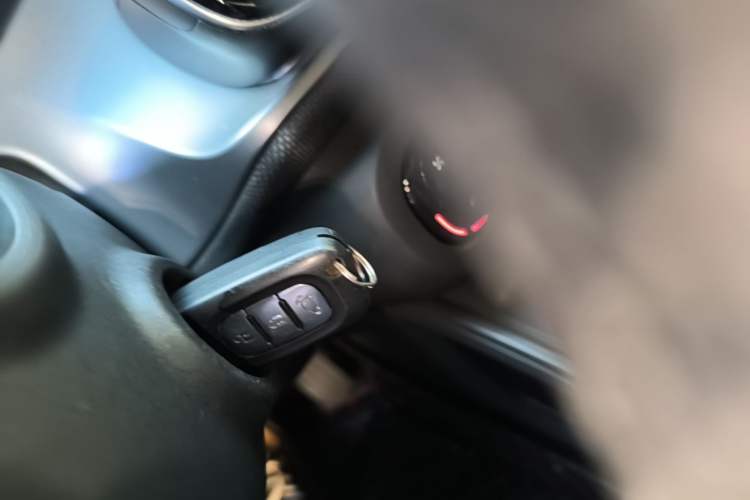 Used smart fortwo 2019 0.9T 66kW Hardtop Engine Version China VI Emission Standard Vehicle Key