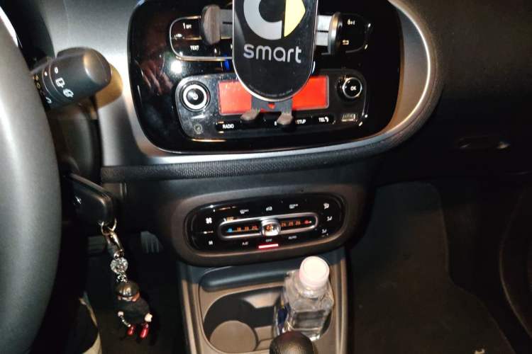 Used smart fortwo 2019 0.9T 66kW Hardtop Wind Power Edition China VI Audio And AC Panel